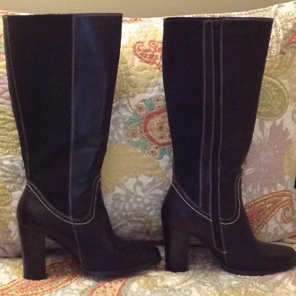 Black Boots - Picture 2 of 2